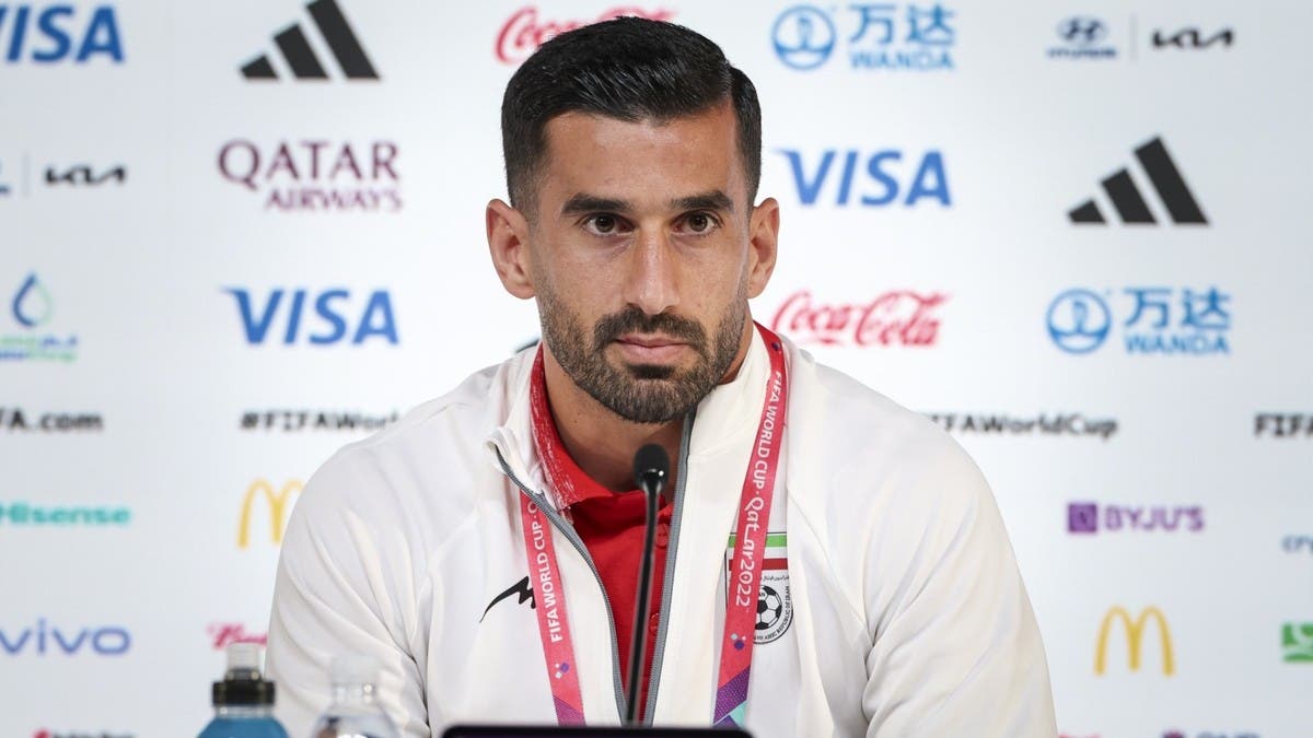 قائد منتخب إيران يكسر الصمت: شعبنا حزين والأوضاع سيئة