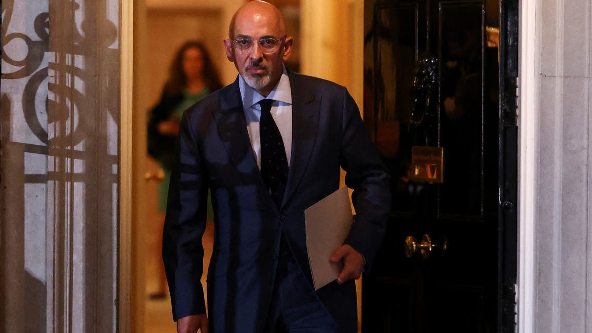 سوناك يقيل رئيس حزب المحافظين من منصبه الحكومي