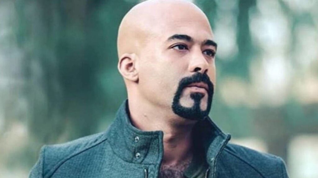 فنان مصري ينهار باكيا بسبب سؤال عن هيثم أحمد زكي