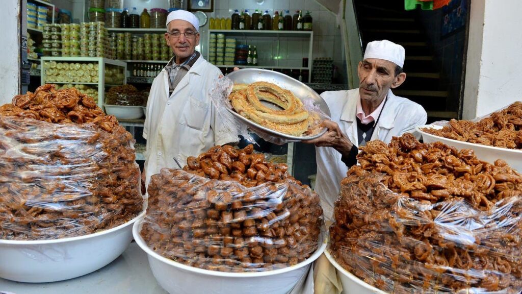 رجال “الشباكية” بصمة شهر رمضان في المغرب.. ما سرهم؟