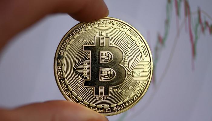 بيتكوين تهبط لأدنى مستوى في 5 أشهر