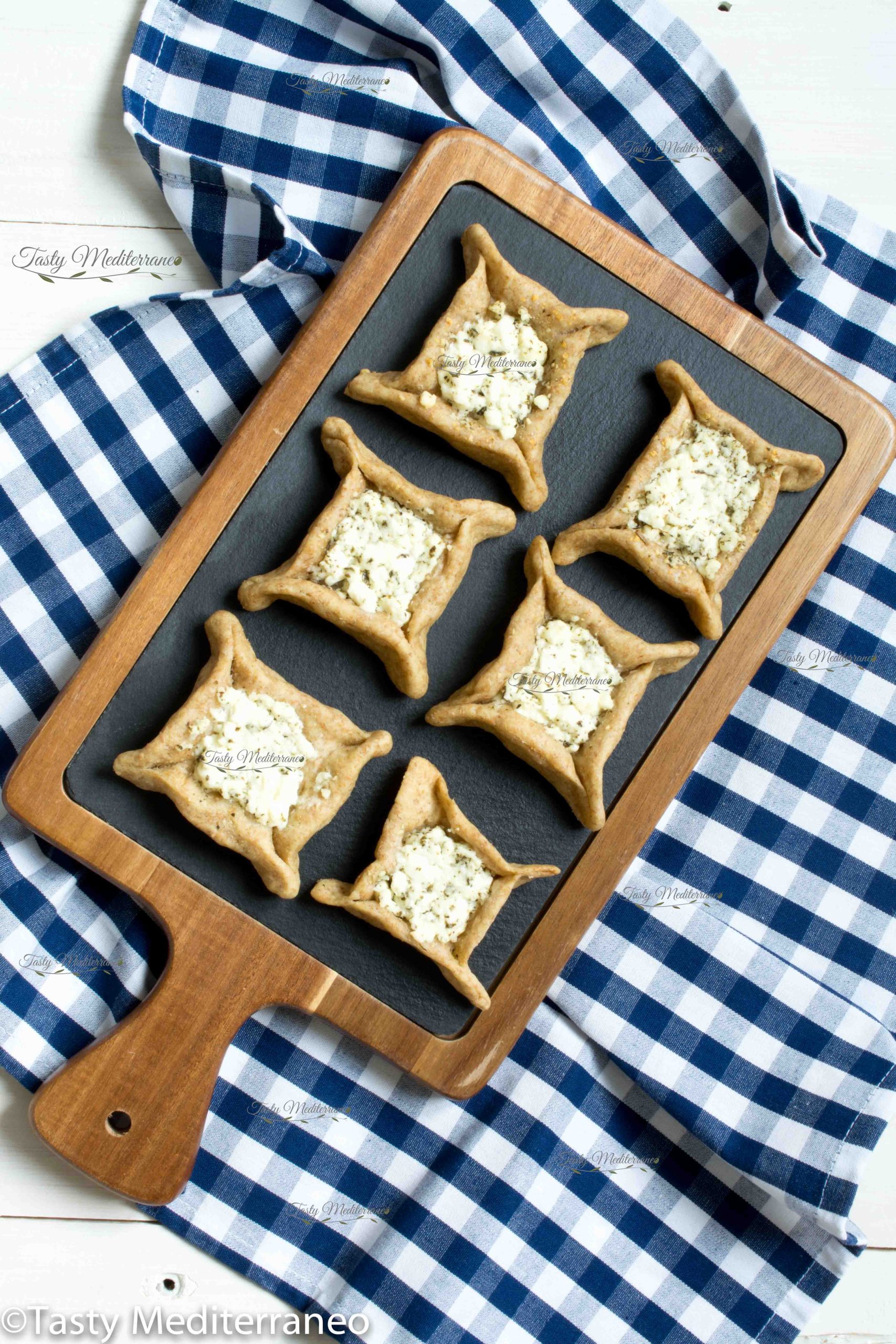 فطائر لبنانية بالجبنة – Tasty Mediterraneo