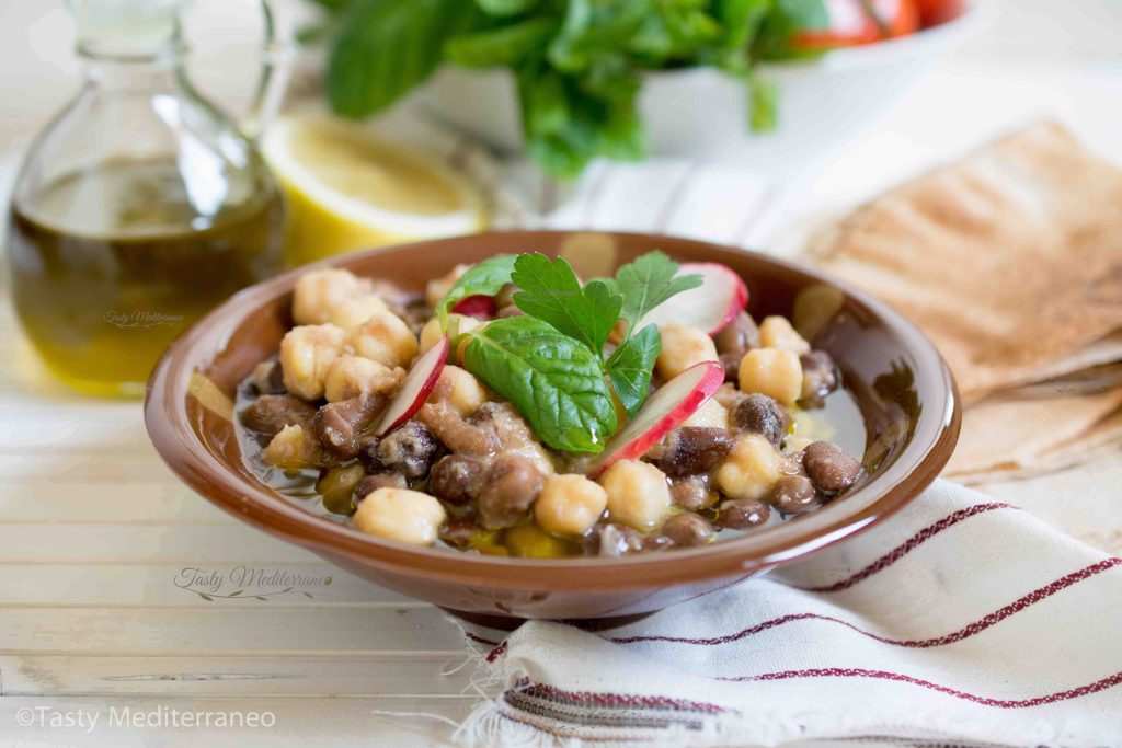فول مدمس مع الحمص على الطريقة اللبنانية – Tasty Mediterraneo