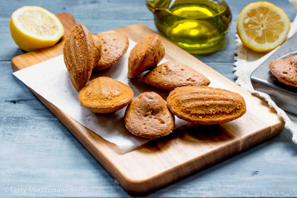 حلوى المادلين بزيت الزيتون واللبن الزبادي وبرش الحامض – Tasty Mediterraneo