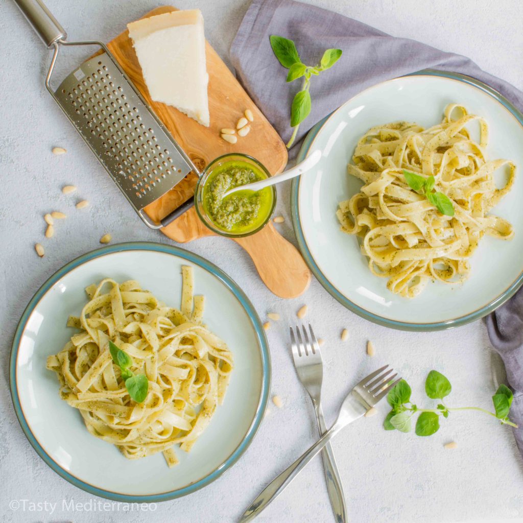 معكرونة التاغلياتل مع بيستو الاوريغان – Tasty Mediterraneo