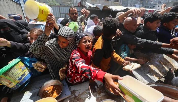 إسرائيل تحذر سكان غزة من التوجه إلى مراكز توزيع المساعدات الأربعاء