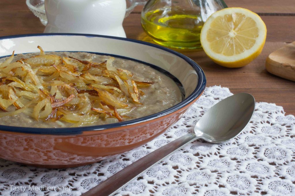 المجدرة اللبنانية (هريس العدس و الأرز مع البصل المقلي) – Tasty Mediterraneo