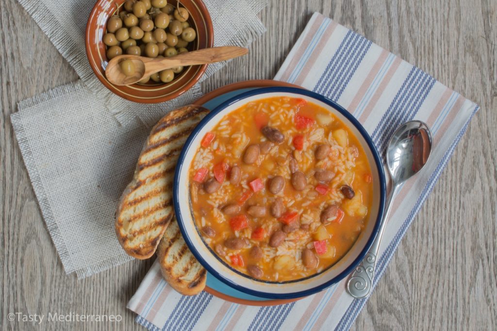 حساء الفاصوليا الحمراء مع الأرز – Tasty Mediterraneo