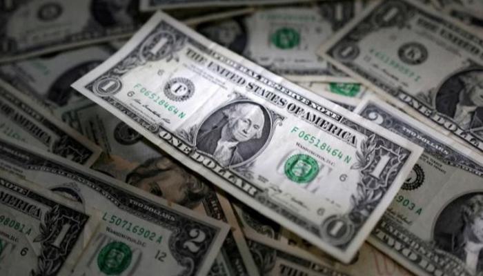الدولار ينتعش.. وقلق عالمي يهز أسواق العملات