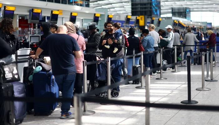 فوضى في مطارات المملكة المتحدة.. عطل تقني يوقف حركة الطيران ويغلق أجواء لندن