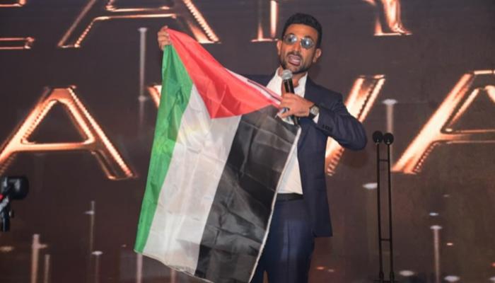 علم فلسطين في ليلة تكريم النجوم.. مشاهد من حفل «دير جيست» 2025