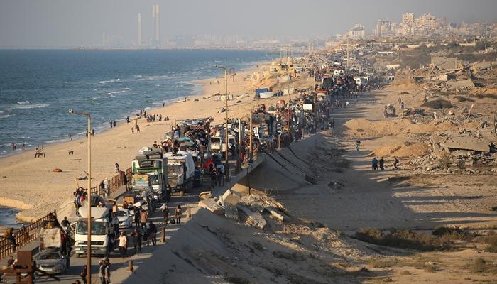 دوي انفجارات وتحليق مسيرات فوق أسطول مساعدات متجه إلى غزة