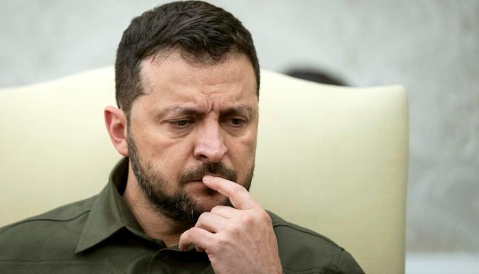 رئيس أوكرانيا يكشف موعد تنحيه.. وينصح مسؤولي الكرملين بـ«الملاجئ»