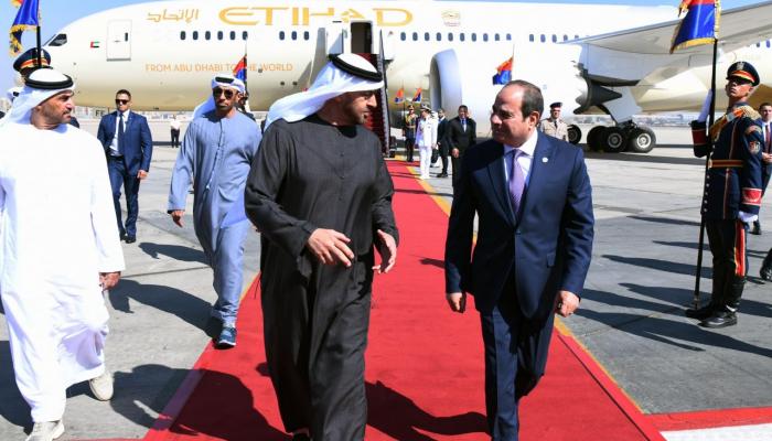 محمد بن زايد يبدأ زيارة «أخوية» إلى مصر والسيسي في مقدمة مستقبليه