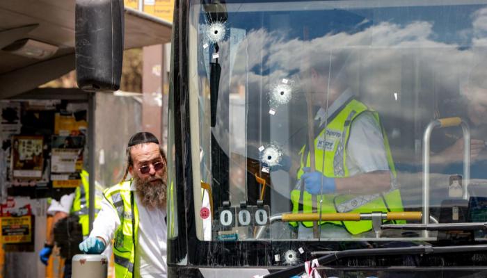 الرئاسة الفلسطينية تعلق على هجوم القدس.. ووزير إسرائيلي يهدد السلطة