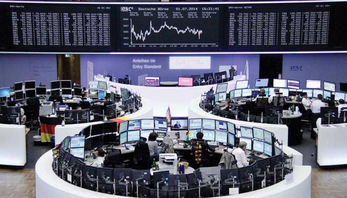 موجة حمراء تجتاح الأسواق الأوروبية بضغوط فرنسية بعد انهيار الحكومة