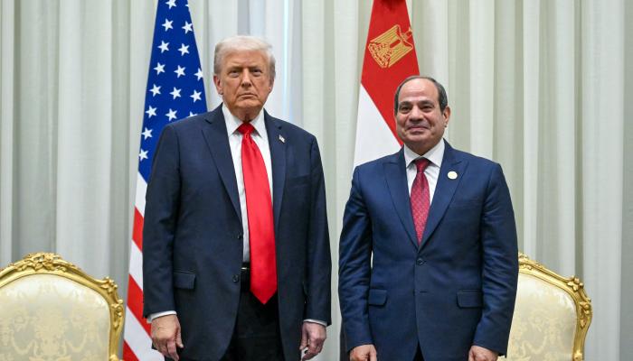 أرفع الأوسمة المصرية.. السيسي يهدي ترامب «قلادة النيل»