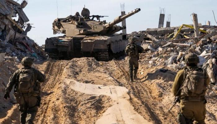 إسرائيل تصعد في غزة.. ضربات مكثفة على رفح ودير البلح
