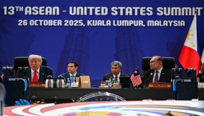 ترامب في قمة آسيان.. احتفاء بالسلام ووعد بعصر ذهبي أمريكي