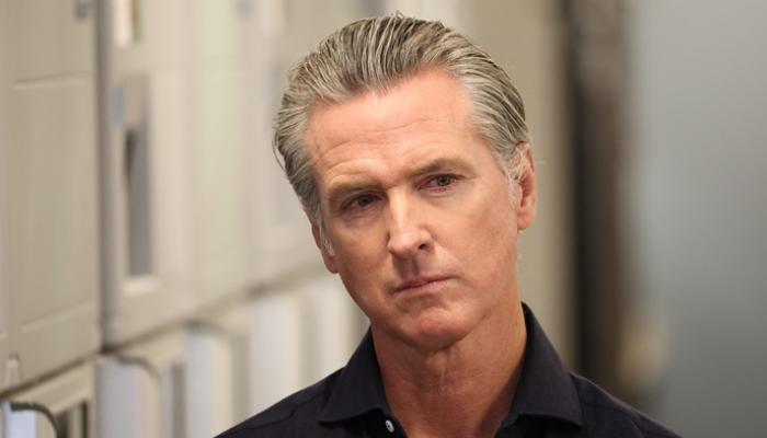 هل يعبّد الديمقراطيون طريق حاكم كاليفورنيا للبيت الأبيض؟