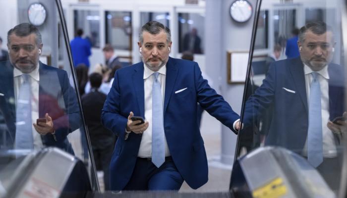 بودكاست كروز.. منصة غير تقليدية تفتح له بوابة البيت الأبيض