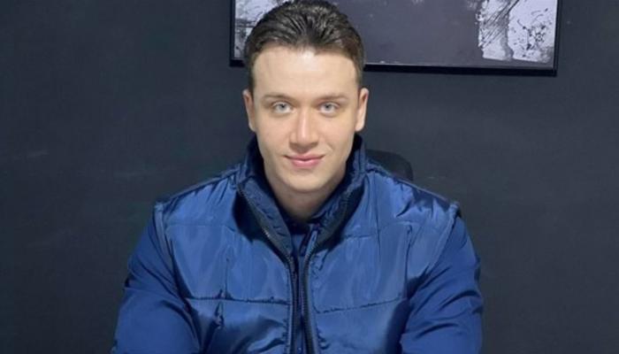 صورة لطبيب شاب تُشعل السوشيال ميديا.. هجمة غزل نسائية غير متوقعة