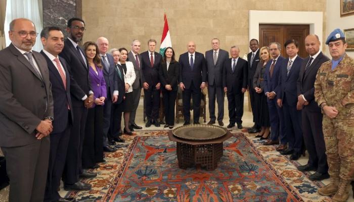 لبنان يطالب وفد مجلس الأمن بالضغط على إسرائيل للالتزام بوقف النار