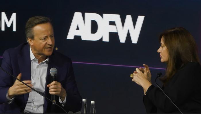 كاميرون: هجرة المواهب تهدد بريطانيا.. وغير نادم على البريكست