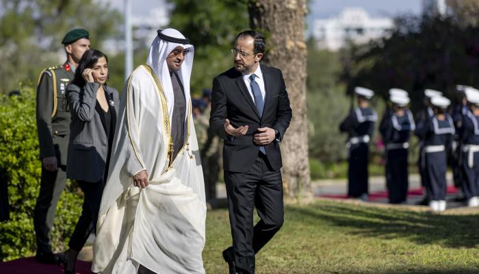 محمد بن زايد ورئيس قبرص يؤكدان ضرورة فتح آفاق للحلول الدبلوماسية لتسوية النزاعات
