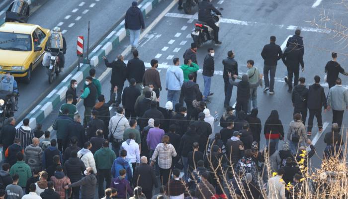 احتجاجات إيران.. 3 قتلى في مواجهات مع الأمن