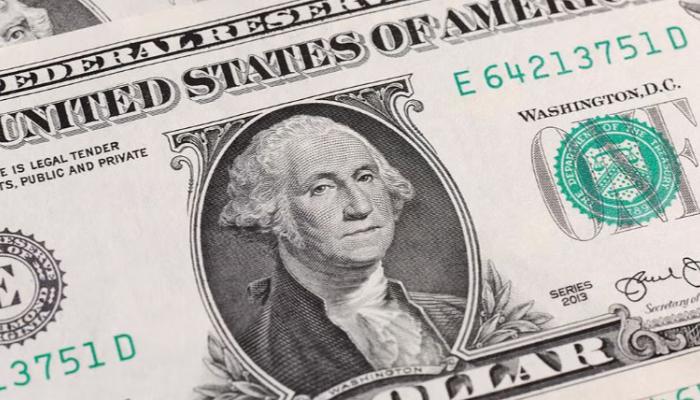 الدولار يهوي أمام اليورو مع احتدام خلاف بين إدارة ترامب وجيروم باول