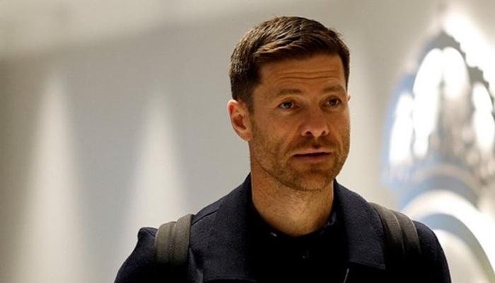 الكشف عن البديل.. برشلونة يطيح بتشابي ألونسو من ريال مدريد