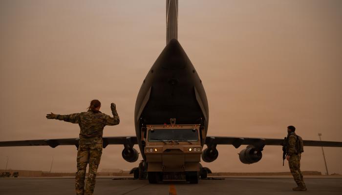 بعد صورة خامنئي المفاجئة.. الجيش الأمريكي يرد على طريقته؟