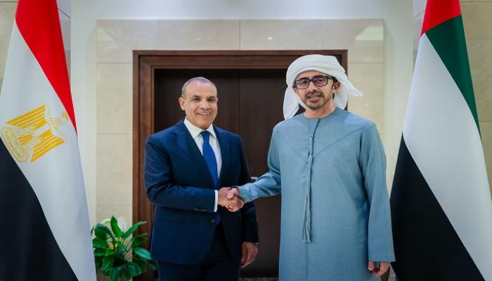 عبدالله بن زايد يبحث مع وزير خارجية مصر التطورات في غزة