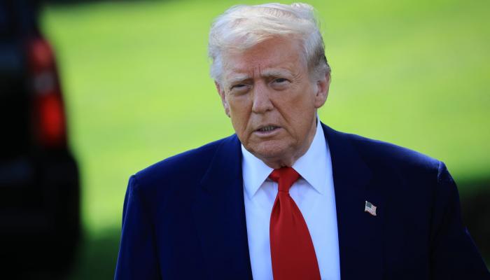 «تمناها الرؤساء منذ 150 عاما».. ترامب يدافع عن قاعة جديدة بالبيت الأبيض