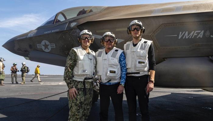 ويتكوف يواصل مفاوضاته مع عراقجي بصورة على متن «إبراهام لينكولن»