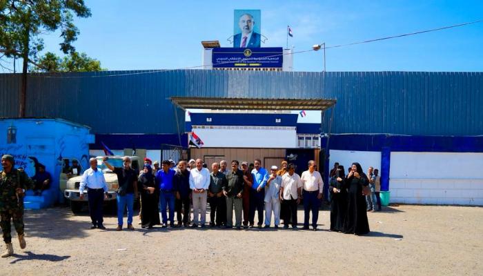 رئاسي اليمن و«الاتجاه المعاكس».. إغلاق مقار للانتقالي «يهدد أمن الجنوب»