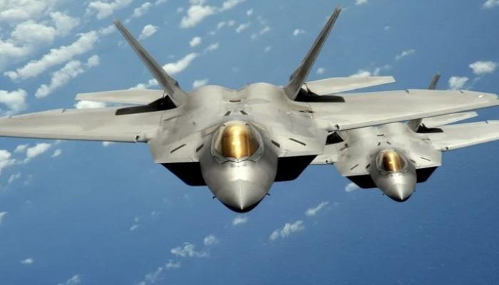 الأكثر تقدما بالعالم.. 12 مقاتلة أمريكية تهبط في إسرائيل