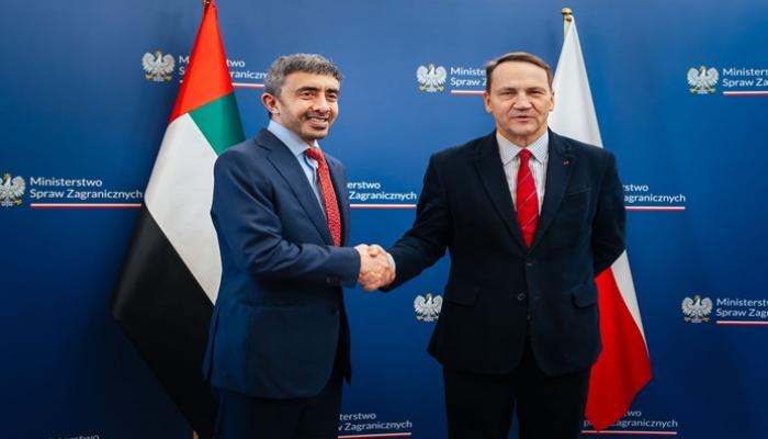 وزير خارجية الإمارات ونظيره البولندي يبحثان العلاقات الثنائية وسبل تعزيزها