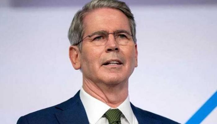 ضمن تحالف دولي.. بيسنت: «البحرية الأمريكية» قد ترافق السفن بمضيق هرمز