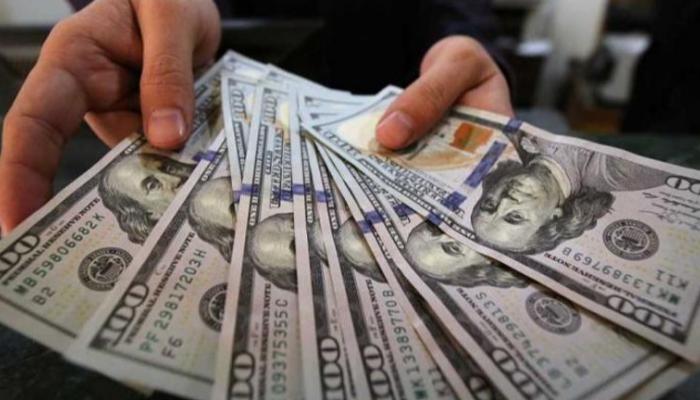 الدولار يتراجع أمام العملات الرئيسية قبيل قرارات البنوك المركزية