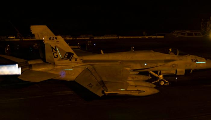 المقاتلات الأمريكية في سماء إيران.. تفوق جوي مؤكد وخطر محتمل