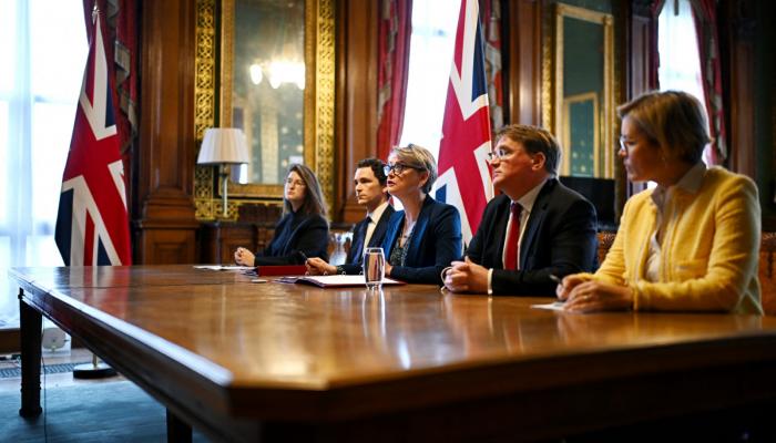 إعادة فتح «هرمز».. إيران بين سيف الضغوط وعصا العقوبات