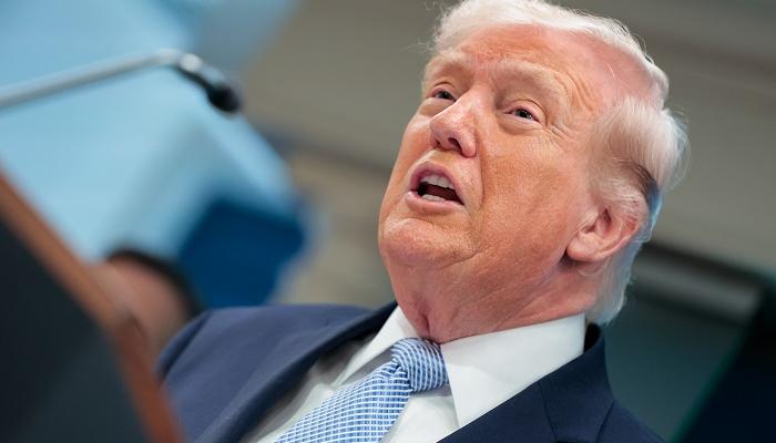 «رهن بفتح مضيق هرمز».. ترامب يوافق على وقف قصف إيران لمدة أسبوعين