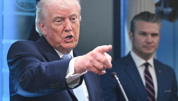 ترامب يحذّر إيران من فرض رسوم على الشحن عبر مضيق هرمز