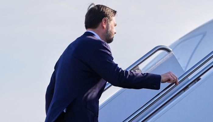 ترامب يتعهد بفتح مضيق هرمز «قريبا» بتعاون إيراني أو من دونه