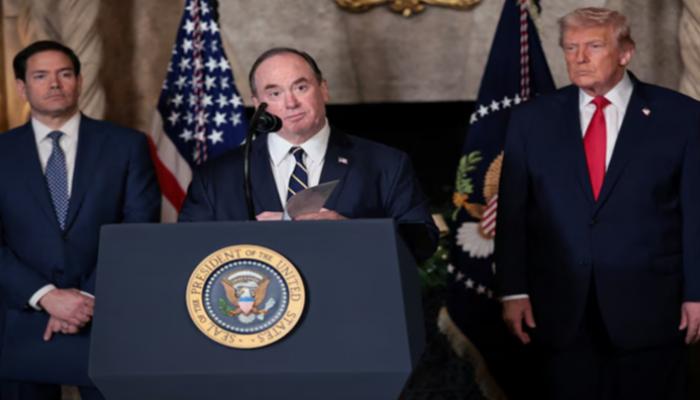 بشكل فوري ومفاجئ.. وزير البحرية الأمريكي يغادر منصبه