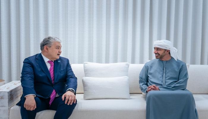 تسلمها عبدالله بن زايد.. محمد بن زايد يتلقى رسالة خطية من رئيس كازاخستان