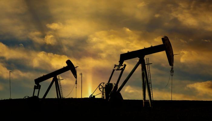 سعر النفط يتخطى حاجز 126 دولارا للبرميل مسجلا أعلى مستوى منذ مارس 2022