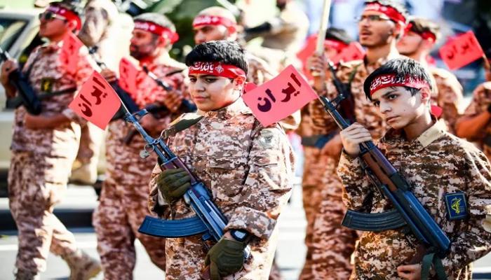 تعبئة الأطفال في إيران.. برنامج عسكري يثير تحذيرات من انتهاكات خطيرة